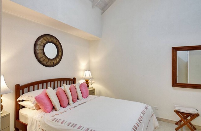 Luxurious 3 bed 3 bath Penthouse offering sea views and affordable beach holiday
