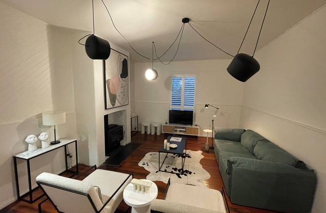 Luxurious 3 bedroom cottage off Historical Piper St