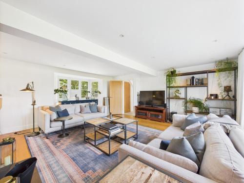 Luxurious 4 Bed Property Chiltern Hills