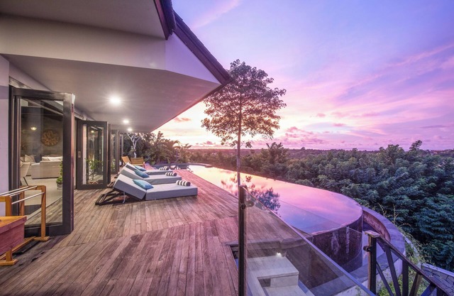 Luxurious 6BR Clifftop Villa, 5 Minutes to Bingin