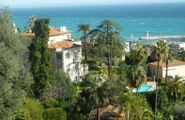 Luxurious apartment in Belle Èpoque villa with sea views