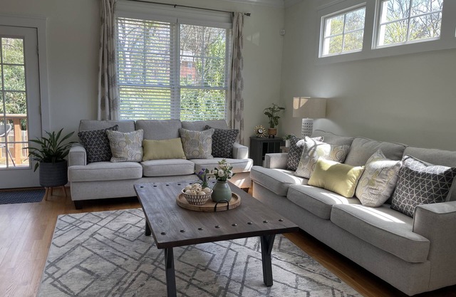 Luxurious Downtown Home with 4 King Beds, 3min to downtown, 5min to Duke