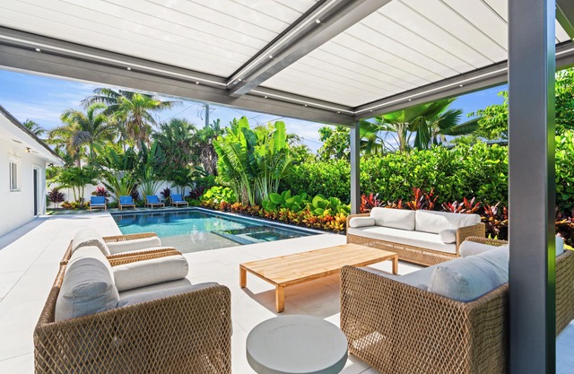 Luxurious Haven: 4-Bedroom, 3-Bathroom Pool house