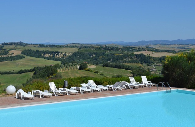 Luxurious holiday home with private patio, Tuscany, with panoramic swimming poo