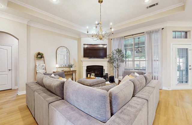 Luxurious home w/sparkling private pool, large yard w/games, & Pack N Play