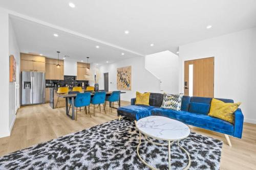 Luxurious Home with Hot Tub and Arcades Sleeps 14