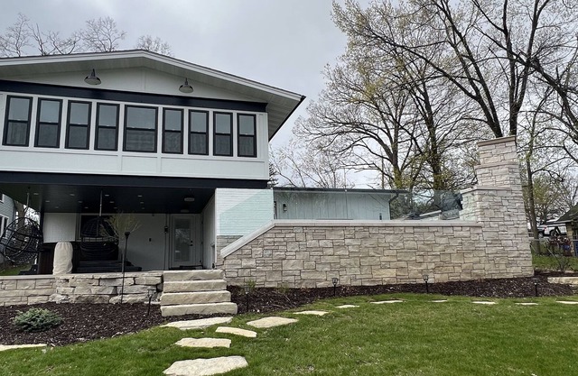 Luxurious Lakefront Home