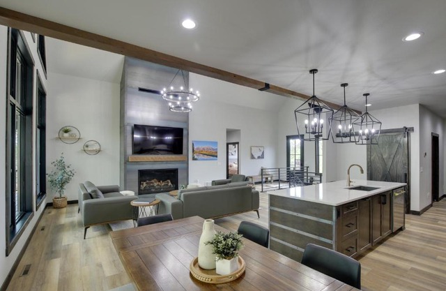 Luxurious Lead Vacation Rental with Private Hot Tub!