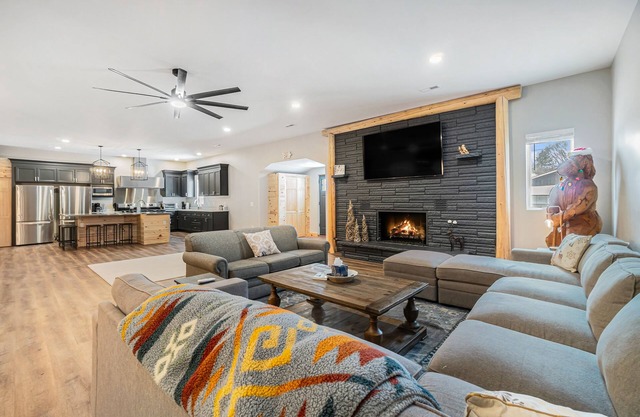 Luxurious Lodge w/8-lane bowling ally, additional Cottage & great location!