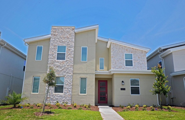 Luxurious Modern 9 Bed Pool Home w/2 Masters, 5 Kings Amazing Games Rm Lake View. Nr Theme Parks