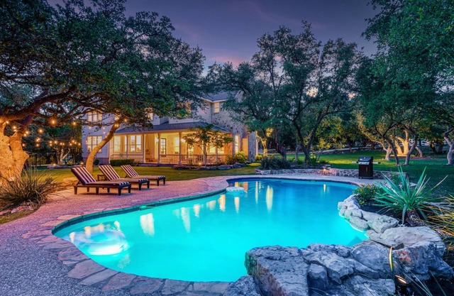 "Luxurious Moya's ranchette " mini horses,heated pool,games
