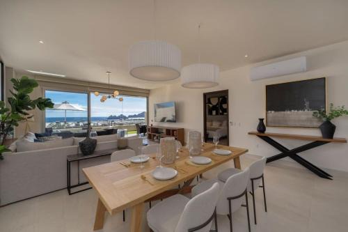 Luxurious New 3BR Condo with Ocean and Arch Views