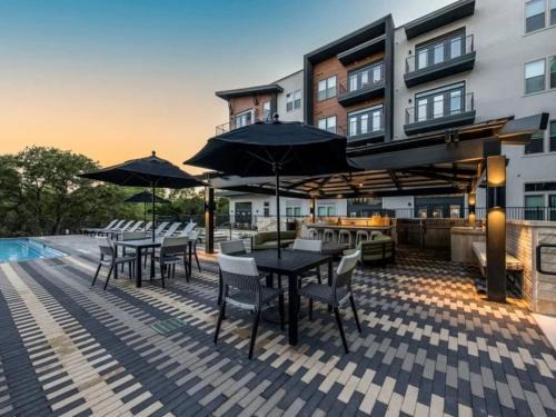 Luxurious New Unit 1Bd1Ba Pool, Golf Sim