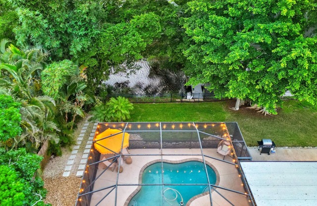 Luxurious Pool on the Lakefront w/Private Dock