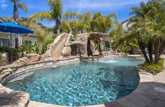 Luxurious Pool Resort Style Gated Estate - sleeps 14 - 5 bedrooms 4.5 bath