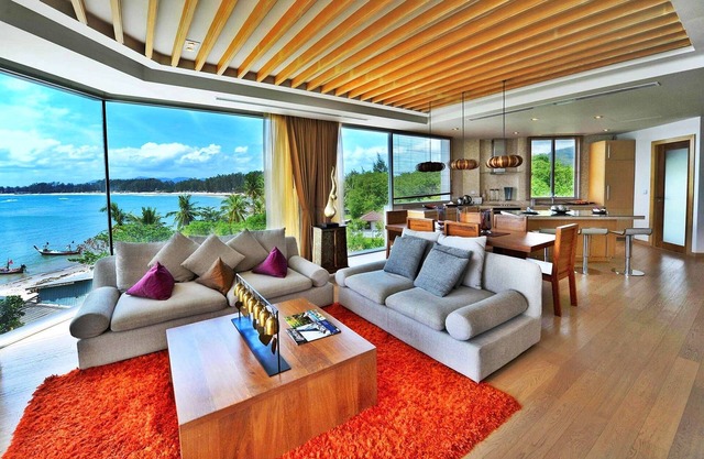 Luxurious Seafront 2 brm Penthouse with Spectacular views/unique design