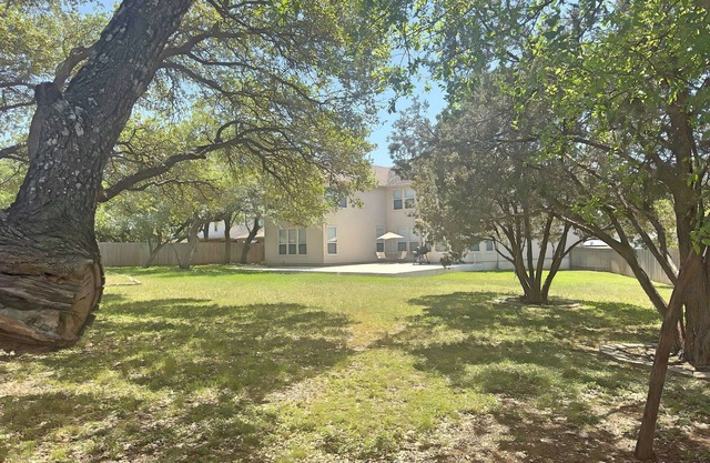 Luxurious & Spacious 5-Bedroom Villa in Vibrant San Antonio