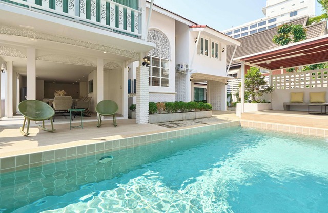 Luxurious 5-bedroom Pool Villa in the Heart of Chiang Mai near Night Bazaar