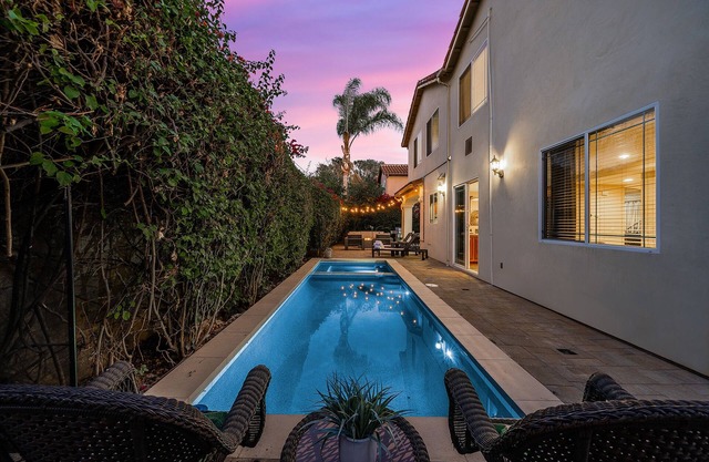 Luxurious Upscale Modern Holiday House New Pool and Spa