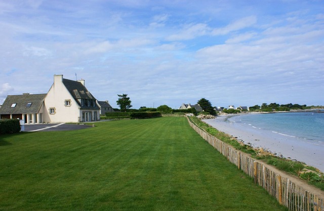 Luxurious villa, breathtaking sea view, 10 meters from the beach, 5 bedrooms, 10 people