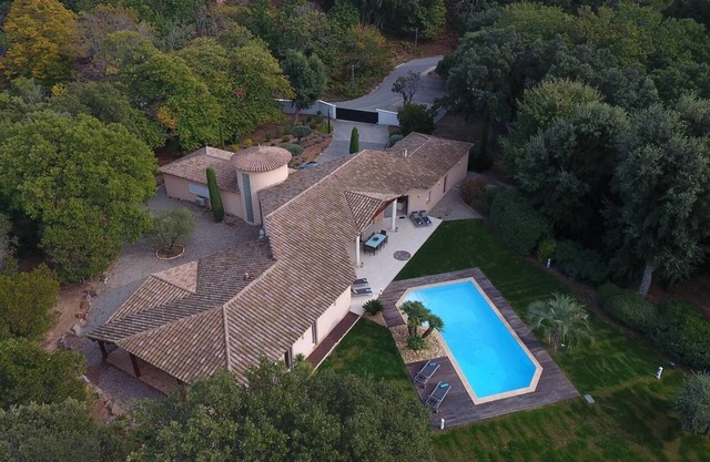 Luxurious Villa in Secure Residential Park