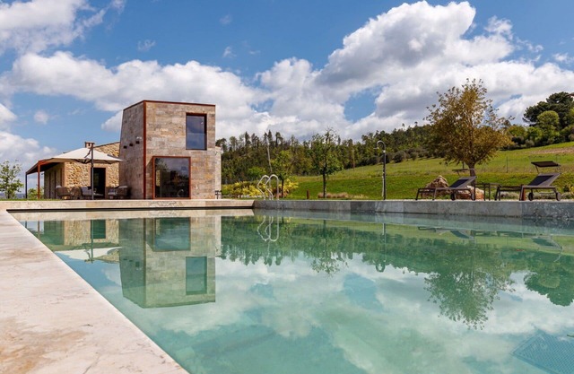 Luxurious Villa with heated infinity pool