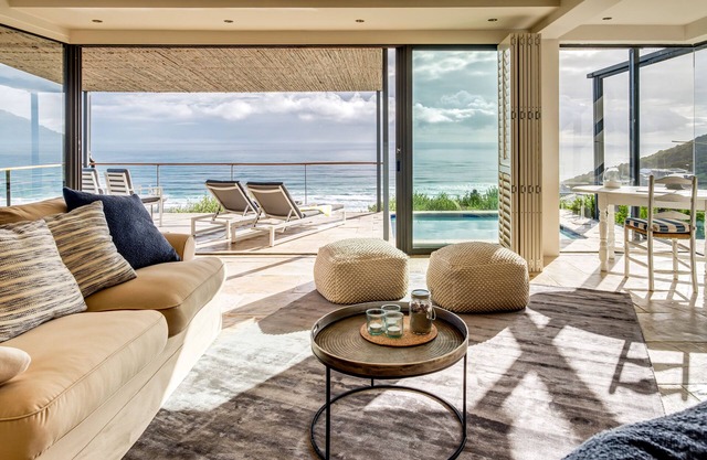 Luxurious villa with spectacular ocean views | with pool and solar power