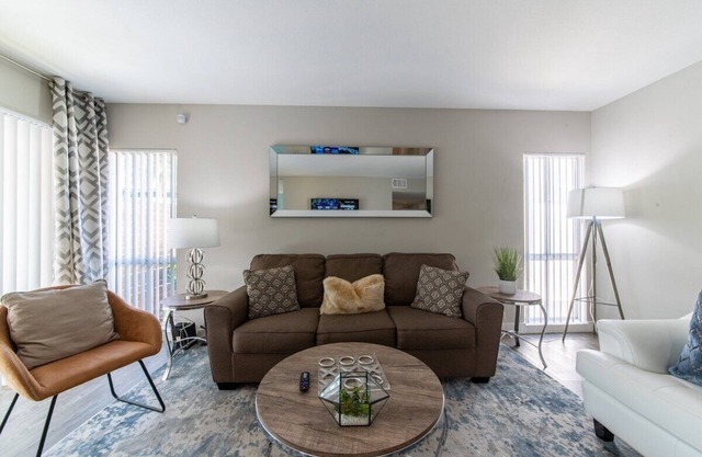 Luxurious/WFH/Work Space/2 King beds/Fast Wi-Fi