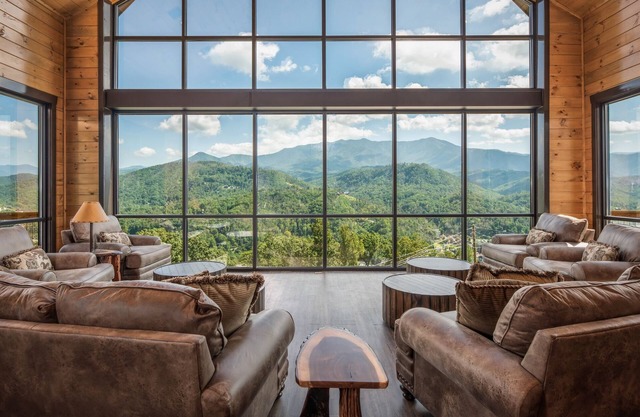 Luxury 15BR lodge, epic views, theater, game room, 2 hot tubs.