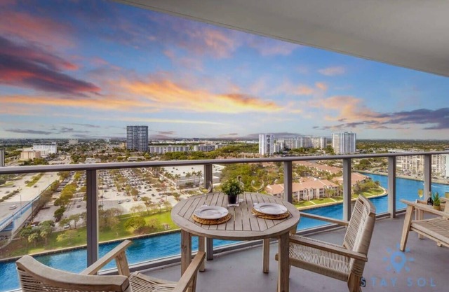 Luxury 1Br-Front Intracoastal View Balcony+ Pools