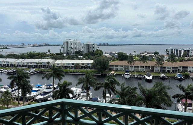 Luxury 2 bedroom, office space, tons of amenities. Garage parking. 30 day min.