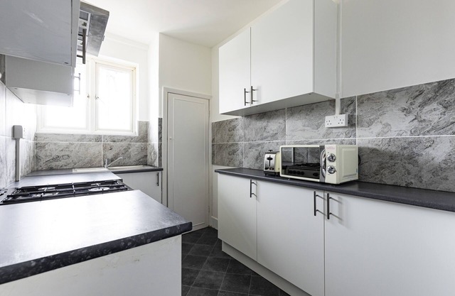 Luxury 2 Bedroom Apartment In Acton London