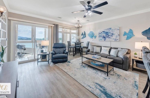 Luxury 2 bedroom Waterfront Balcony Mariners Landing w/ Amenities