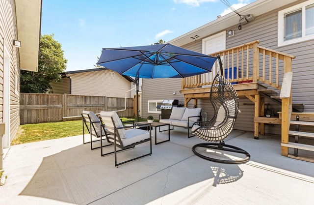 Luxury 2BR Home: A/C | Fast WiFi | BBQ | Rainfall Showers I Near Downtown