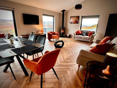 Luxury 3 Bedroom House - Stag Moor House