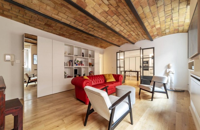 Luxury 3 beds/3 baths-few steps from city center!