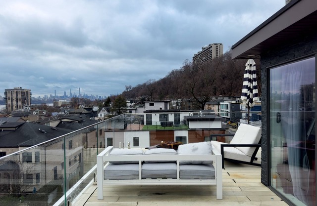 Luxury 4-BD w/Rooftop Deck. Steps 2 NYC Views!