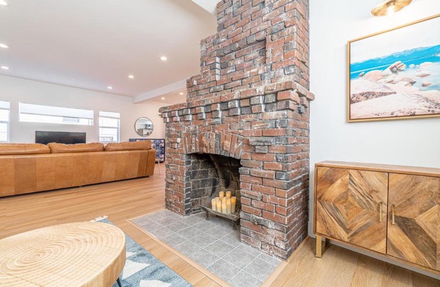 Luxury 4-bed home in Riverside Heights!