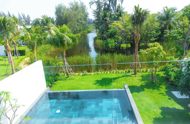 Luxury 4 Bedrooms Riverfront Villa Sanctuary Ho Tram- Cooking,BBQ & Pets allowed