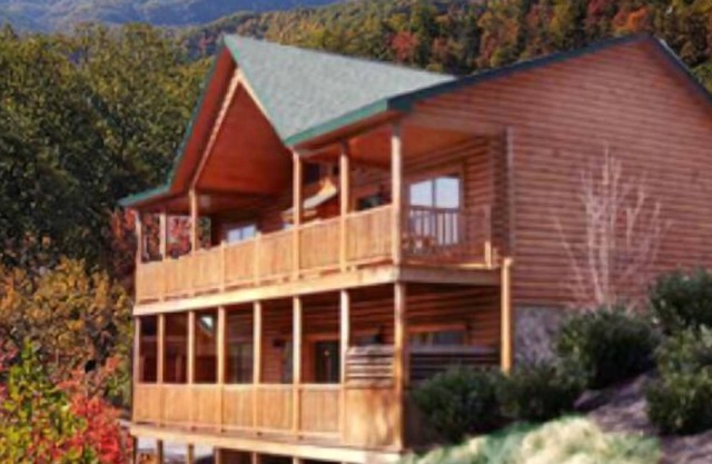 Luxury 4 King Suites, 4 Bath Log Cabin Close to Town & Trolley