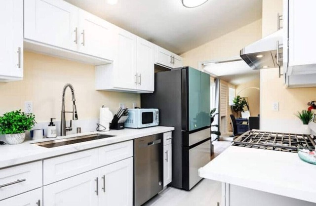 Luxury 4BR Mins to Disney w/ Insta Wall & Games!