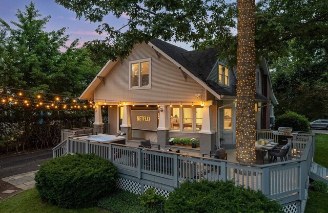 Luxury 5-BR | Hot Tub | Game Room | Walk to Metro