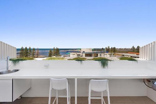 Luxury 5-floor Unit with Ocean Views near Beach