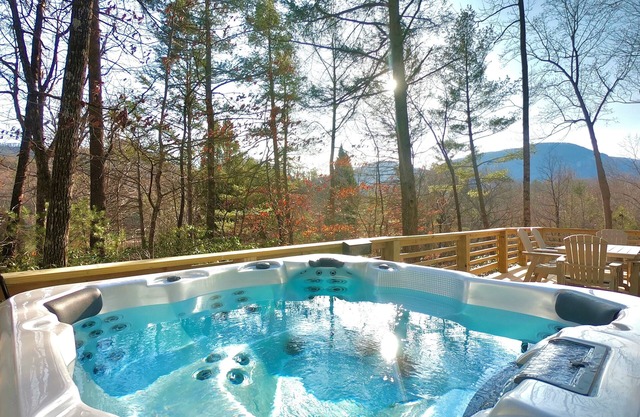 Luxury 5 Kings Chimney Rock and Lake Views FirePit EVCharger PoolTable