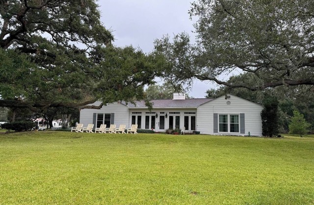 Luxury 6 Bedroom Vintage Estate home sitting in 11 Acres inside Sienna