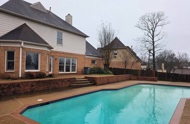 Luxury 6 BR Home near Memphis Airport with Upscale Amenities.