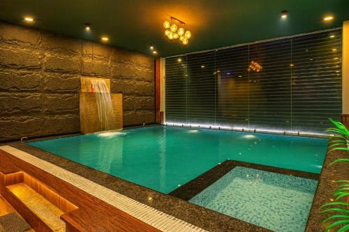 Luxury 6BHk Pool Villa Near Jaipur Railway Station