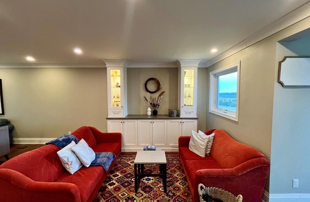 Luxury 6BR Ontario Farm Home – Family-Friendly