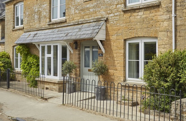 Luxury 7 bedroom holiday cottage with hot tub.