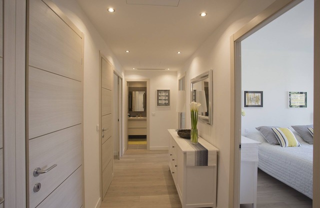Luxury air-conditioned apartment in Carré d’Or, 200m from beach, 2 balconies